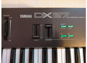 Yamaha DX27 (10681)