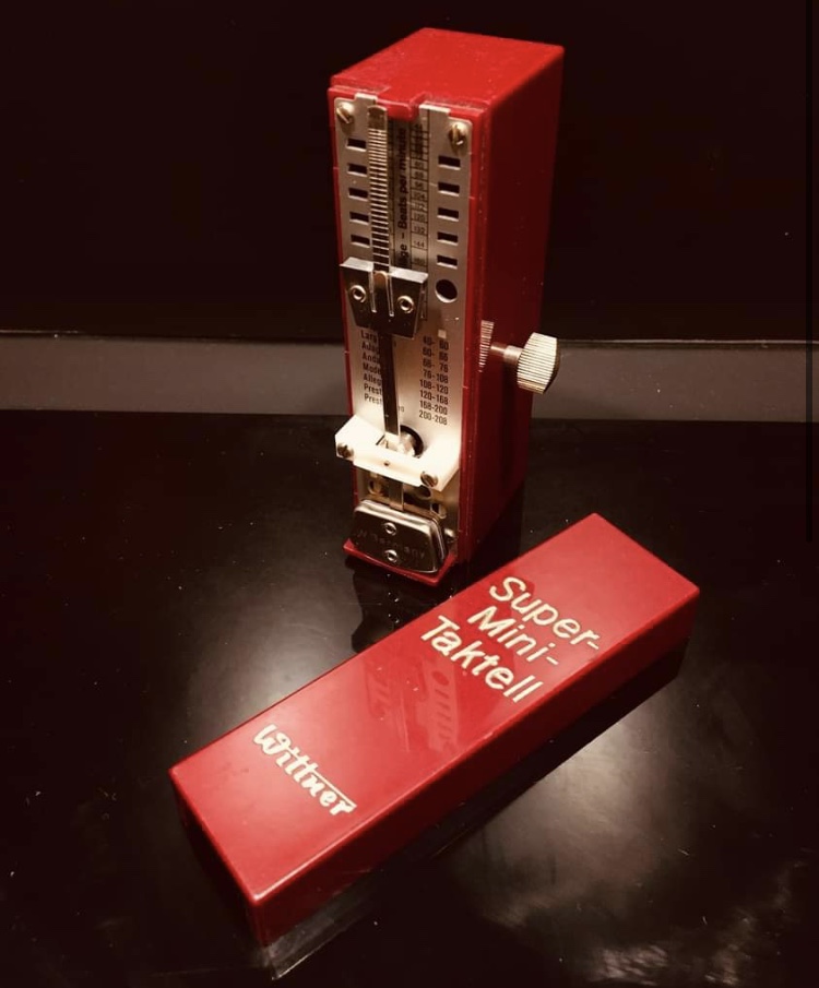 Métronome wittner Super-Mini-takell rouge.  20 euros !!!