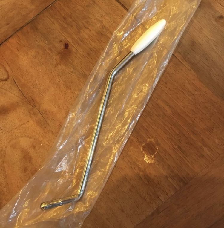 Barre vibrato pour guitare type Fender Stratocaster​​. diamètre 5 mm