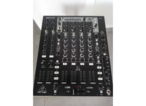 Behringer NOX606