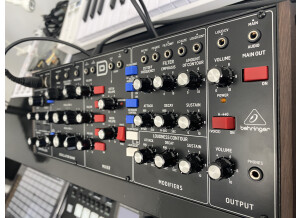 Behringer Model D (81968)