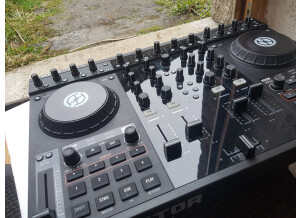 Native Instruments Traktor Kontrol S4 (53371)