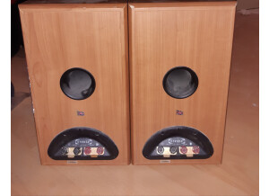 KEF Cresta 2