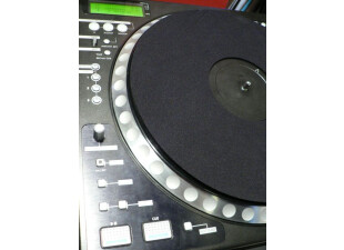 ...et forcément plus de commandes sur le dessus de la platine....