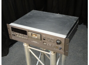 Sony PCM-R300 Digital Audio Recorder Front.JPG