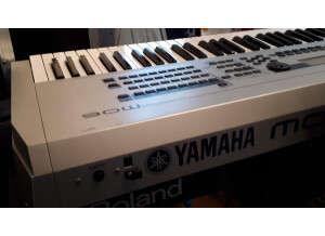 Yamaha MO6 (7386)