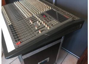 Tascam M-2516 (1600)