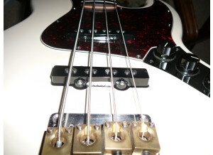 Fender [Deluxe Series] Active Jazz Bass - Vintage White Rosewood