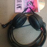 Casque DJ Sennheiser HD-25 de Martin Solveig + CD My Love avec sa dédicace