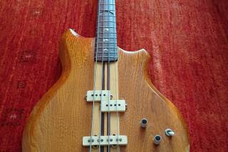 Azumi Guitars Basse électrique