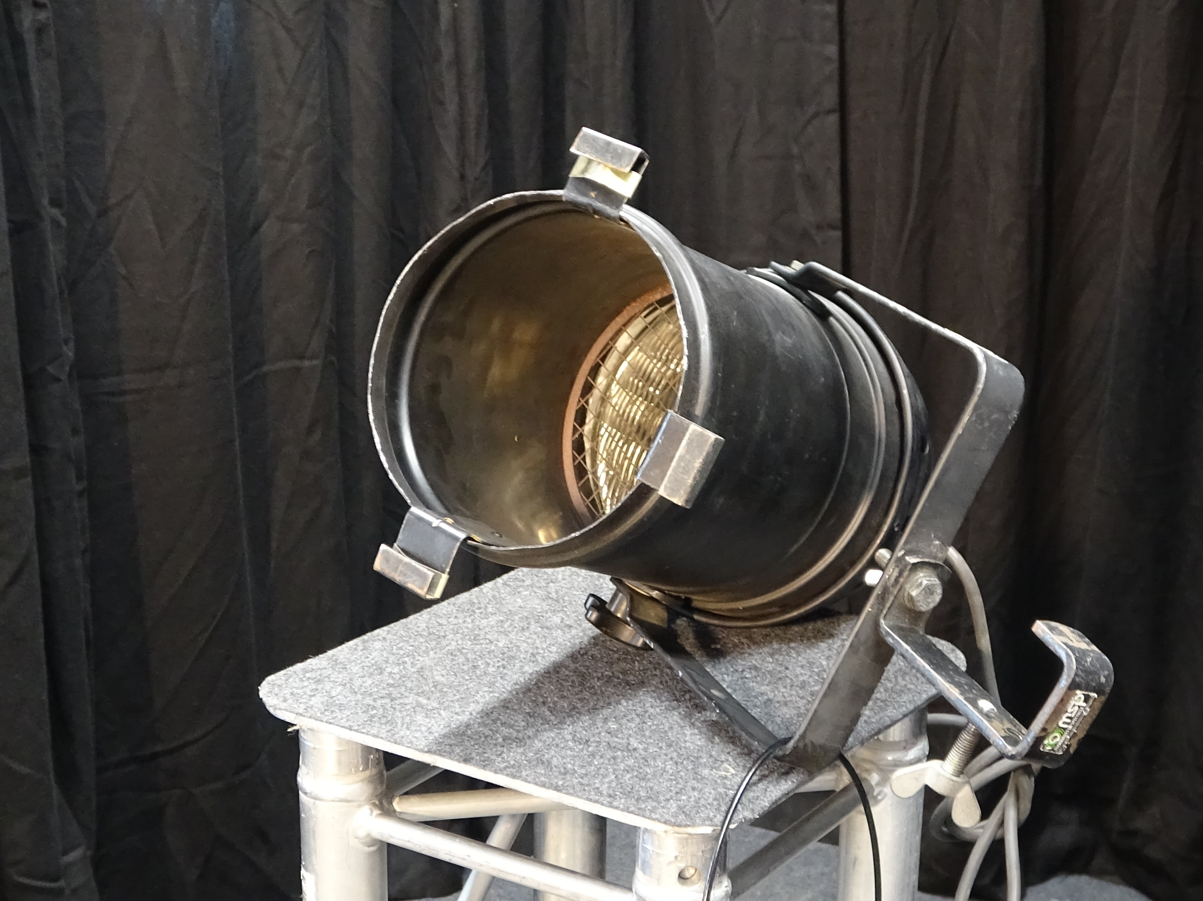 Vends Par 64 avec lampe