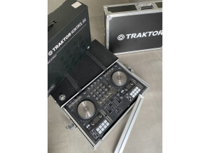 Native Instruments Traktor Kontrol S4 mk3 (2907)