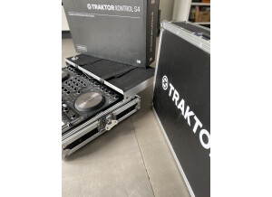 Native Instruments Traktor Kontrol S4 mk3 (54765)