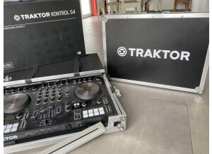 Native Instruments Traktor Kontrol S4 mk3 (87719)