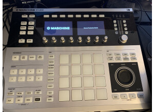 Native Instruments Maschine Studio (9796)