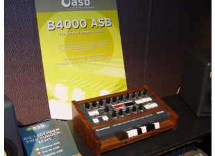 La série ABS rend aussi hommage au célèbre Hammond B3 avec le B4000 ASB.