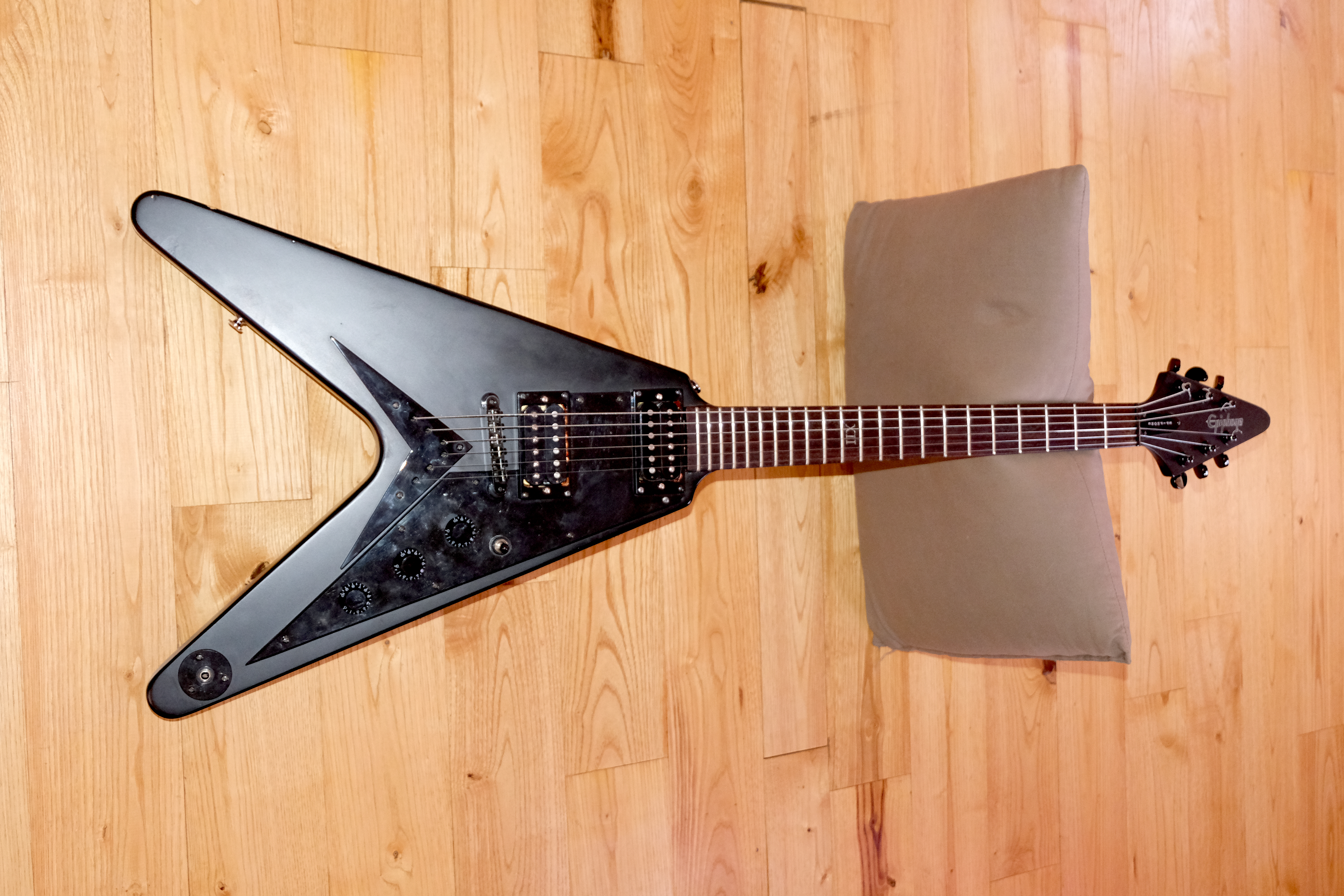 epiphone goth v