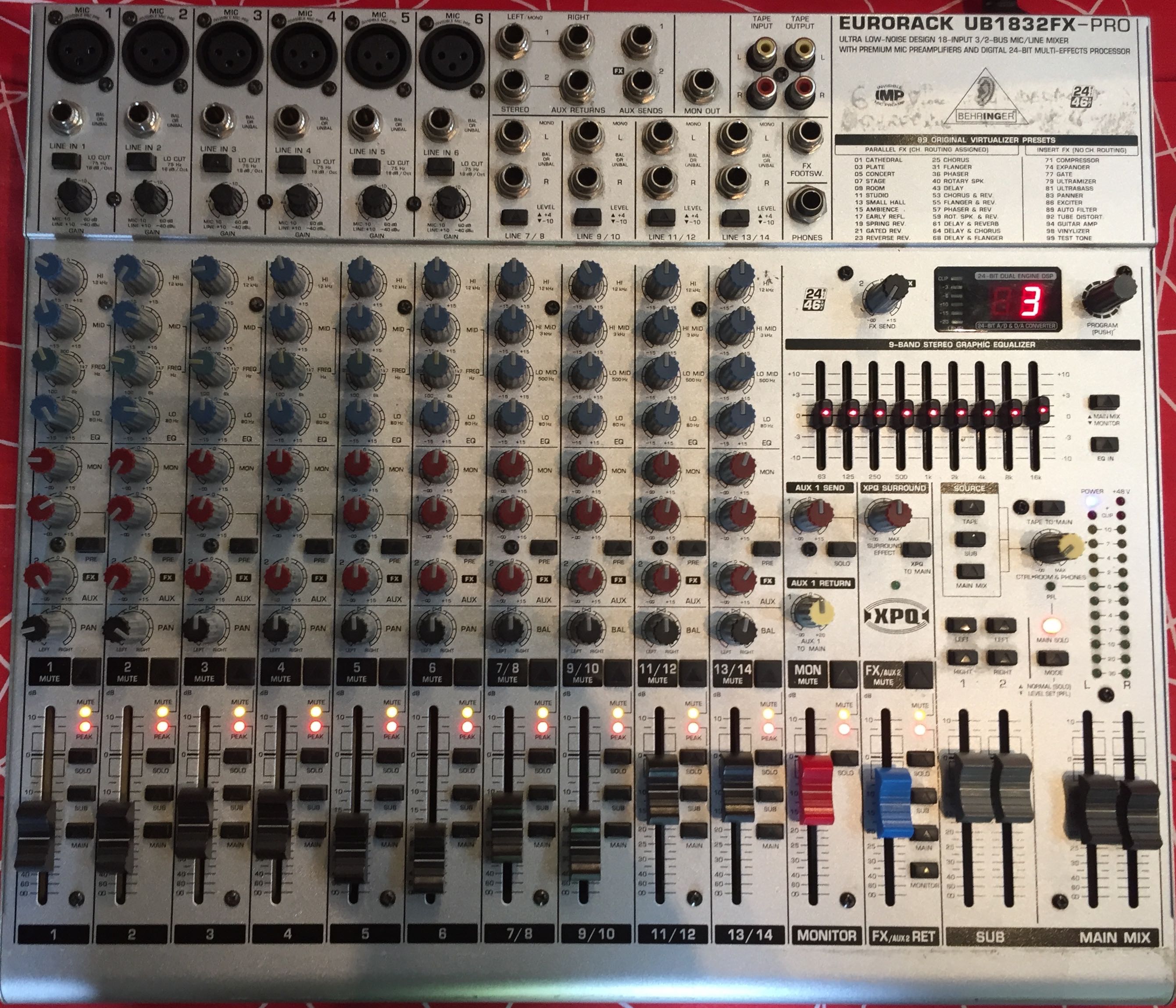 Pictures and images Behringer Eurorack UB1832FX-Pro - Audiofanzine