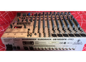 Behringer Eurorack UB1832FX-Pro