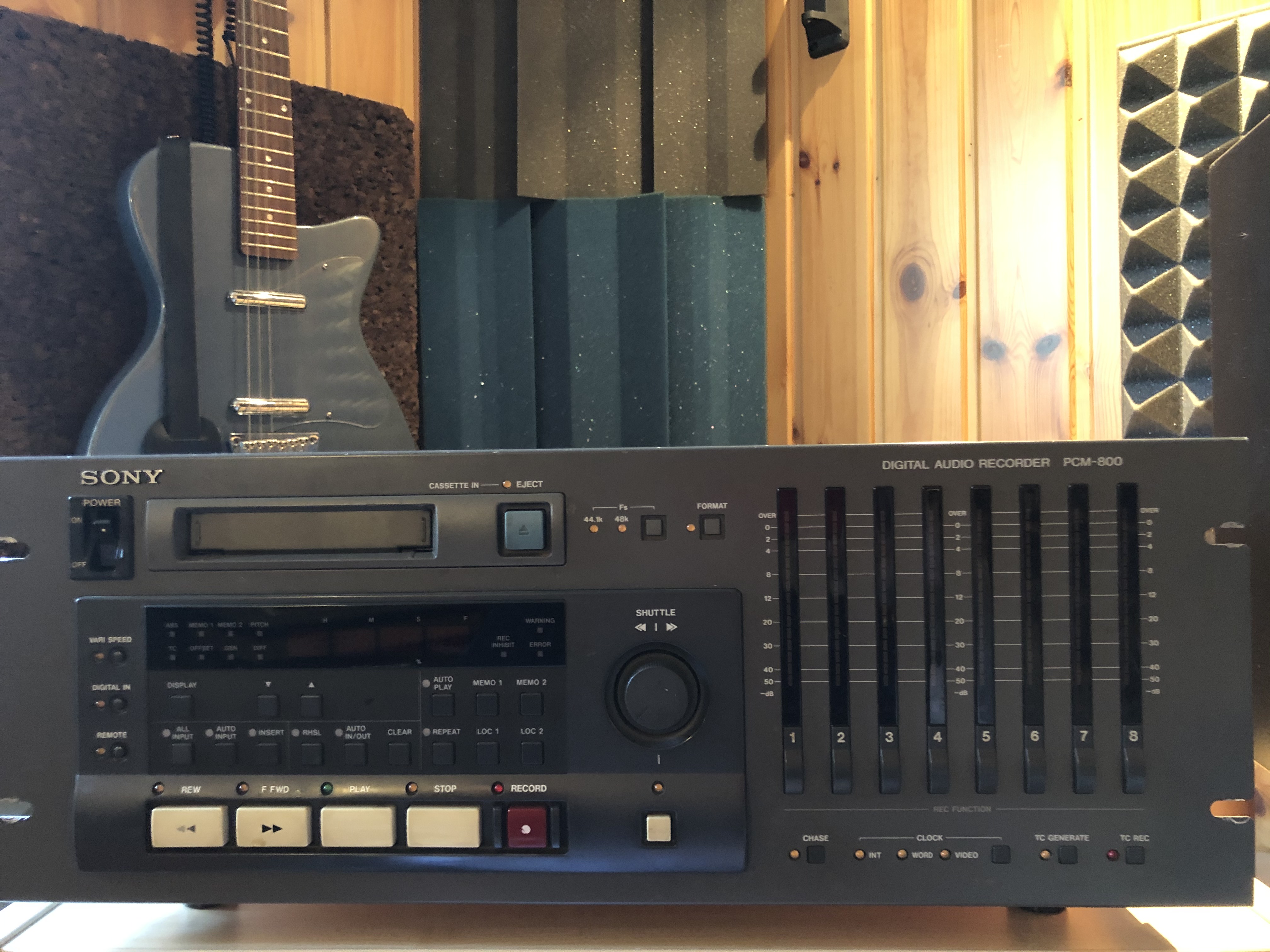 MAGNETOPHONE NUMERIQUE 8 PISTES SUR K7 HI8 SONY PCM 800