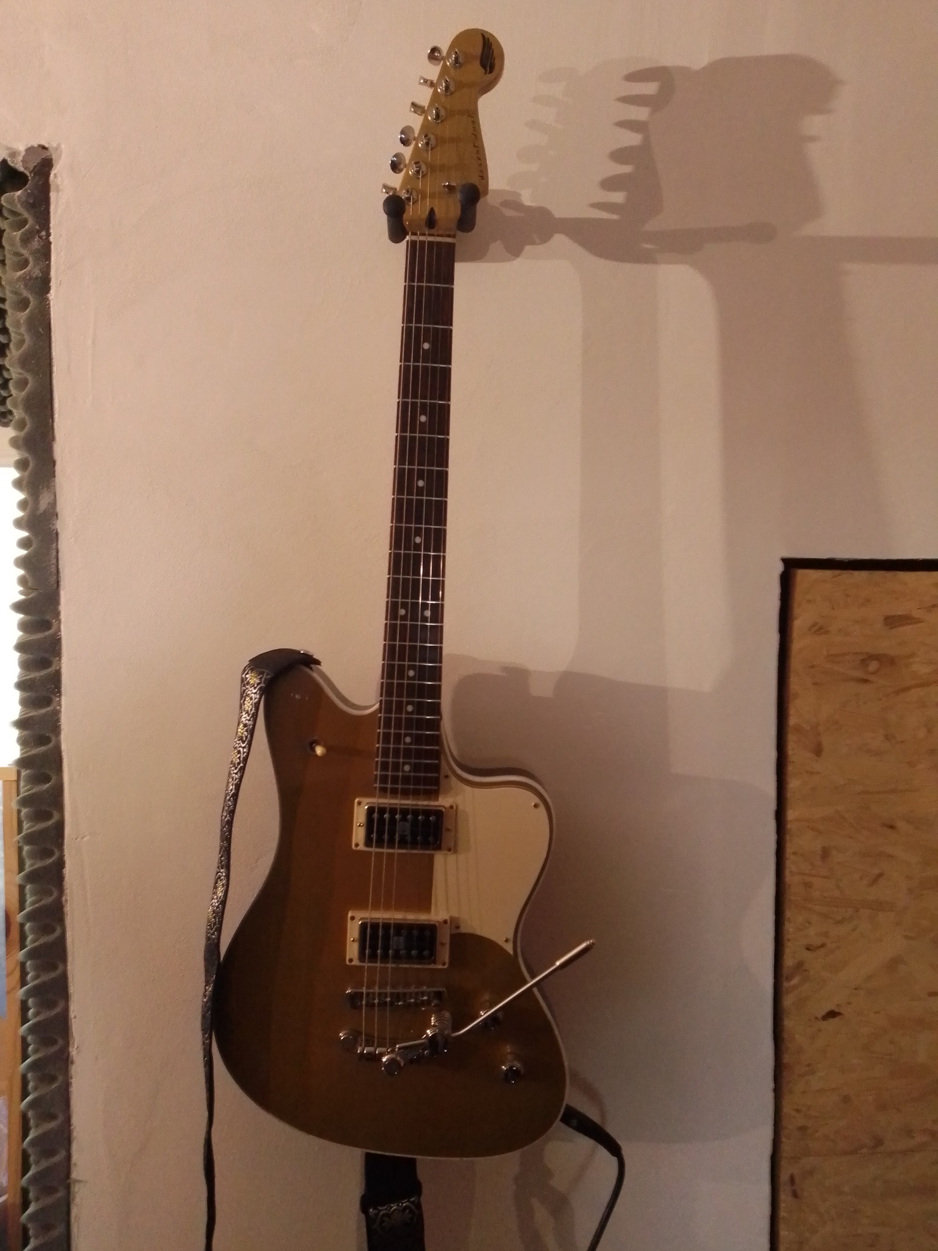 Desert Dust Guitars Dinah Classic