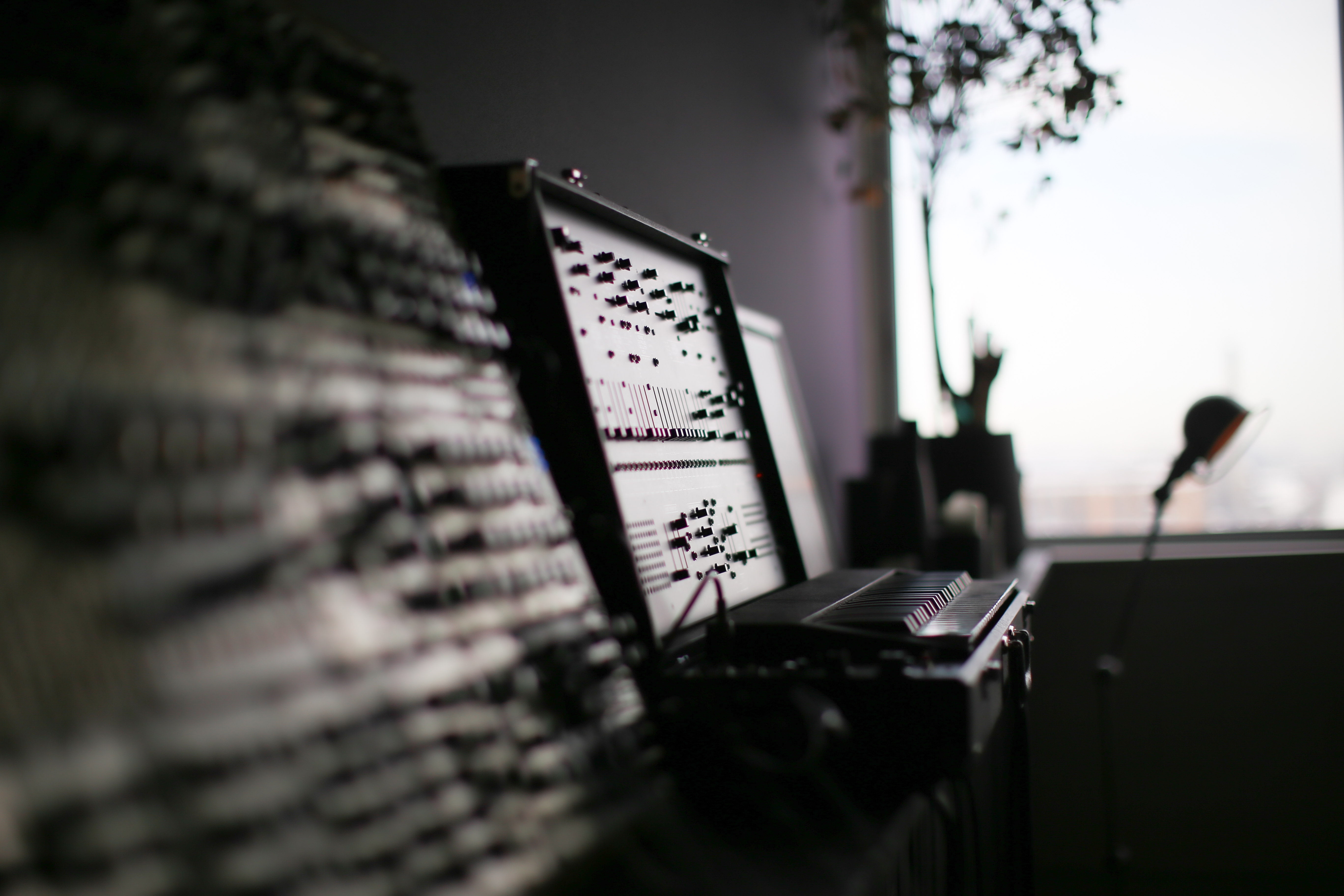 Instruments et mat&eacute;riels audio : Studio_SL_Bibliothèque_Arp2600_Euro