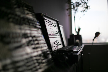 Instruments et matériels audio : Studio_SL_Bibliothèque_Arp2600_Euro Instruments et matériels audio : Studio_SL_Bibliothèque_Arp2600_Euro