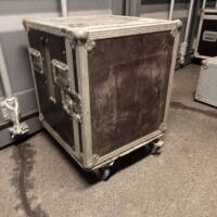 RACK BORDEAUX 14 U A ROULETTES + 2 PATCHS + CABLES