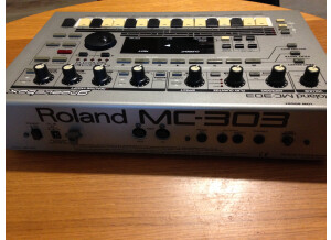 Roland MC-303 (13001)
