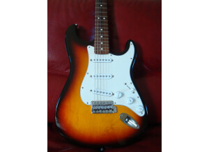 Fender [Standard Series] Stratocaster - 3-Color Sunburst Rosewood