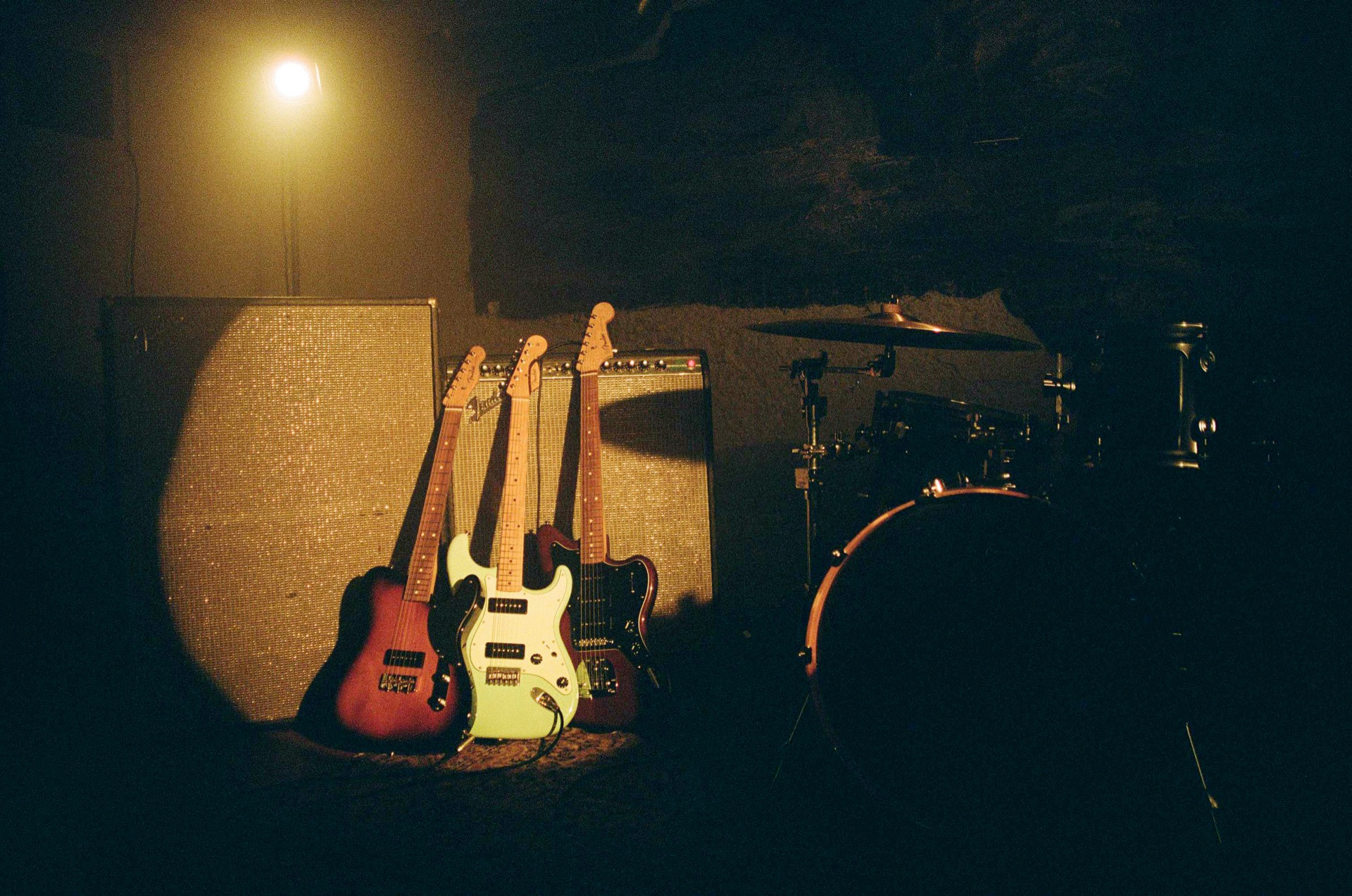 Fender_Noventa_ProductLifestyle_05