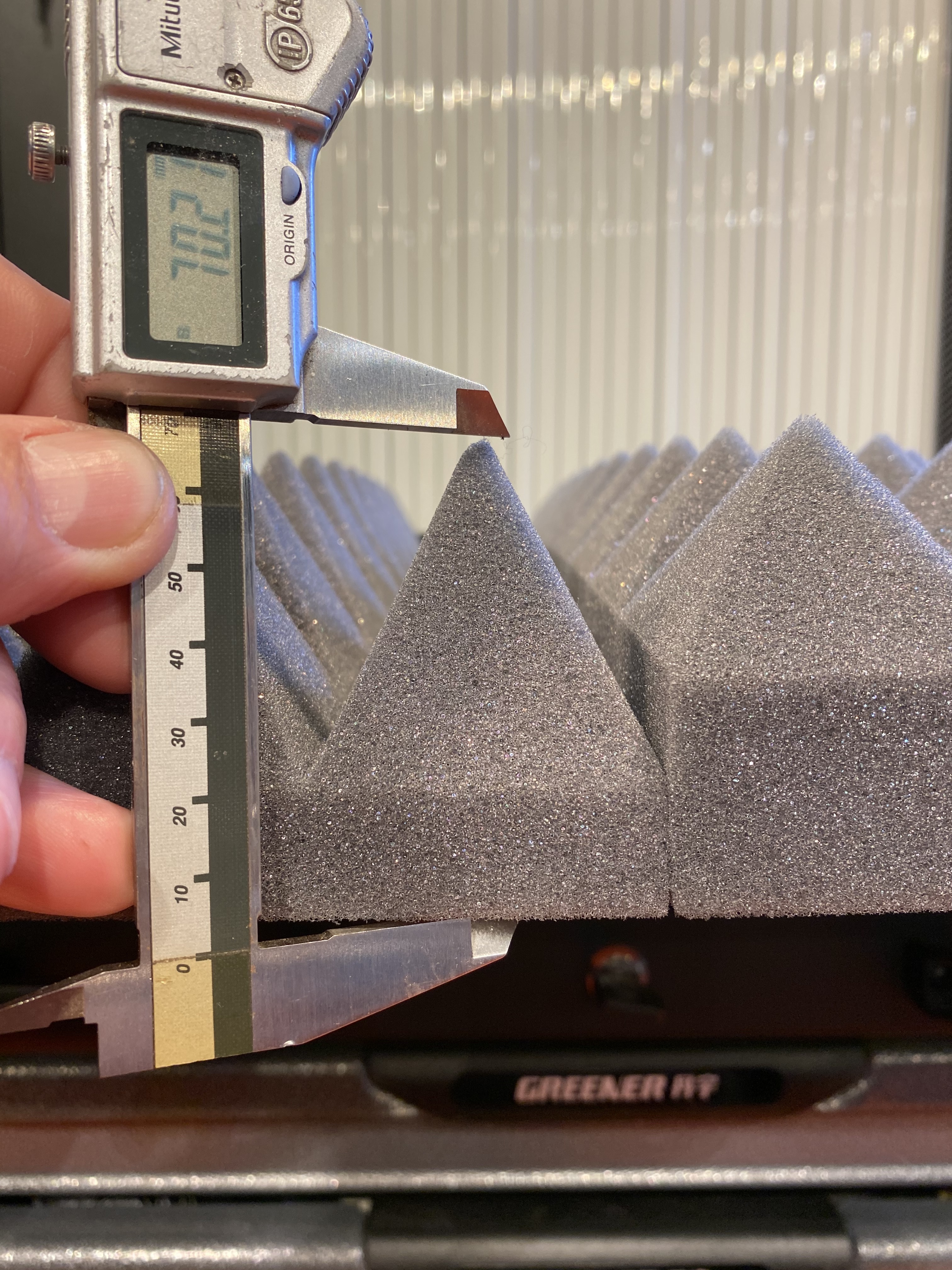 the t.akustik Pyramidenschaum