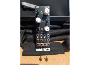 Intellijel Designs Quad VCA (35325)