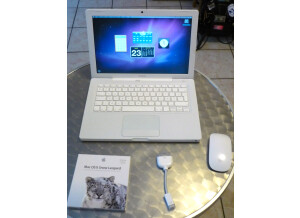 Apple MacBook 2.4 GHz Intel Core 2 Duo (57483)