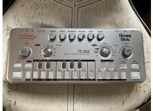 Cyclone Analogic Bass Bot TT-303 V2 (64333)