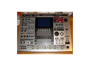 Roland MC-909 Sampling Groovebox (71748)