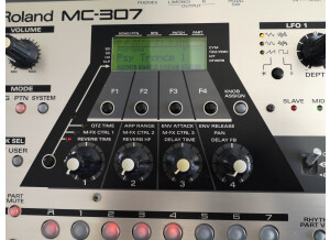 Roland MC-307 (22694)