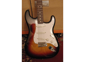 Fender [Classic Series] \'70s Stratocaster - 3-Color Sunburst Maple