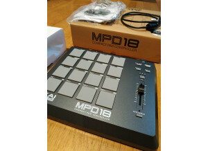 Akai Professional MPD18 (46602)