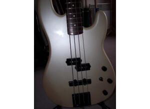 Fender [Artist Series] Duff McKagan P Bass - Pearl White
