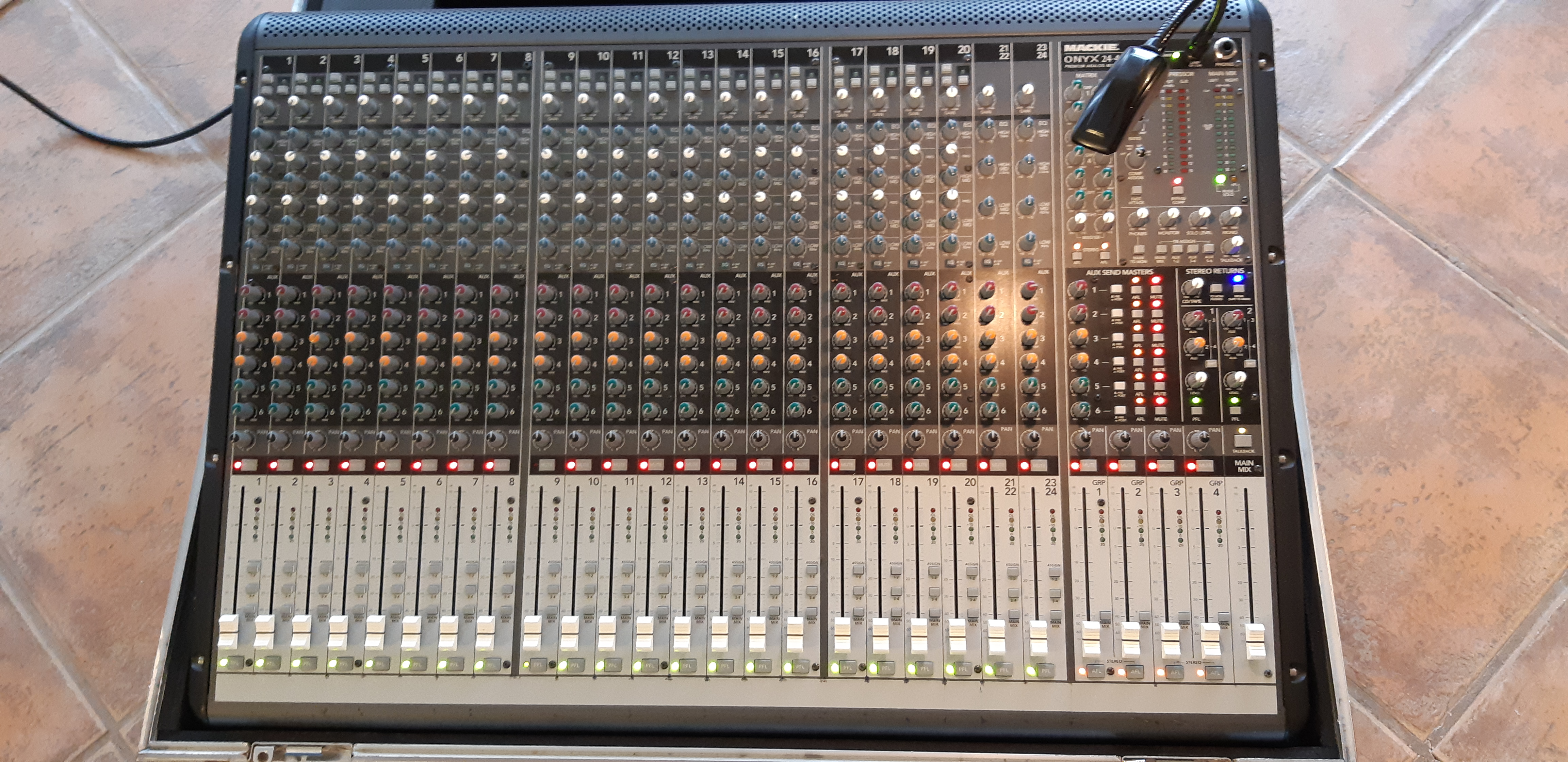 Mackie Onyx 24.4-Bus