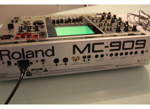 Roland MC-909 Sampling Groovebox (58158)