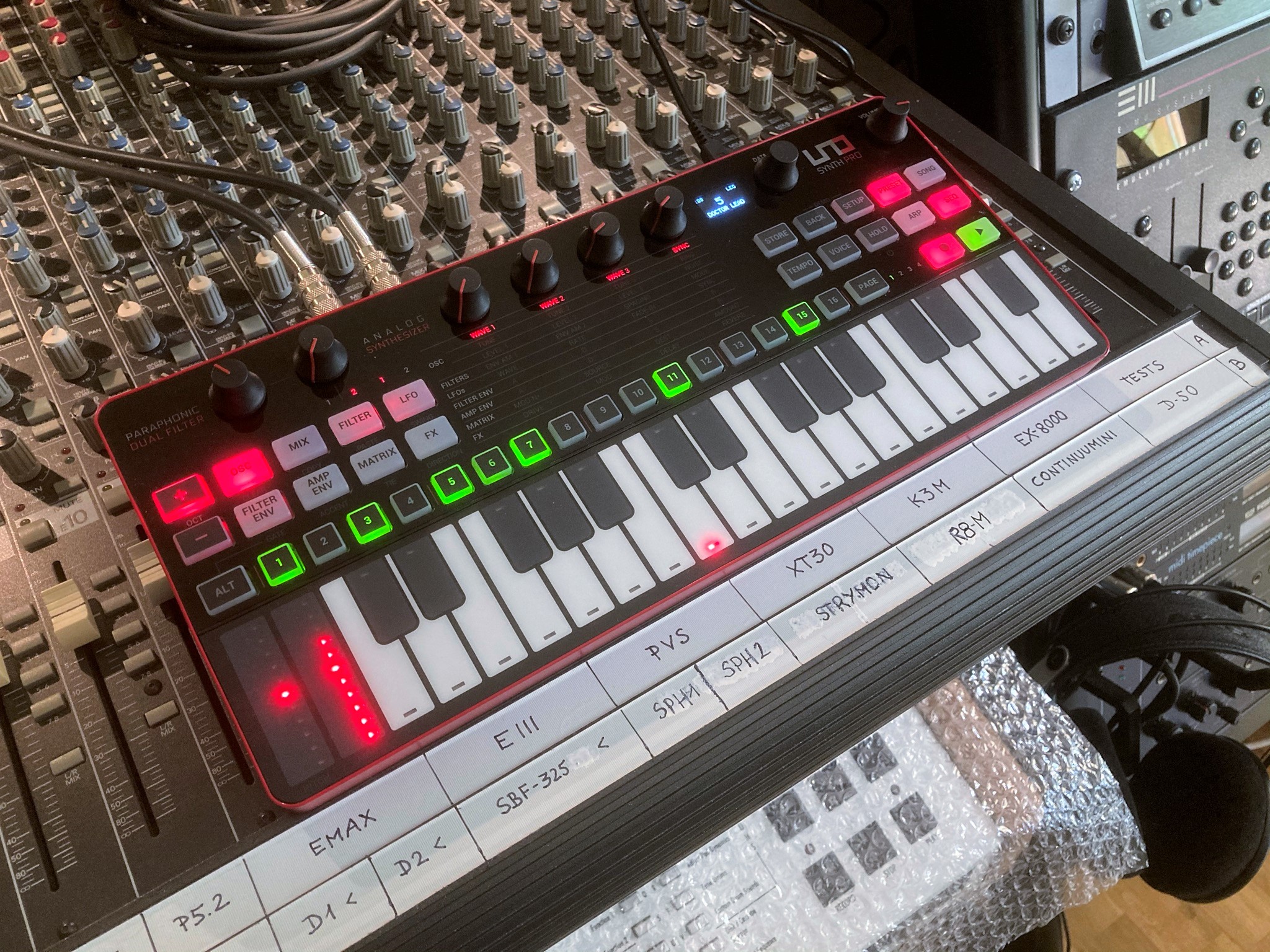 UNO Synth Pro_2tof Desk03.JPEG