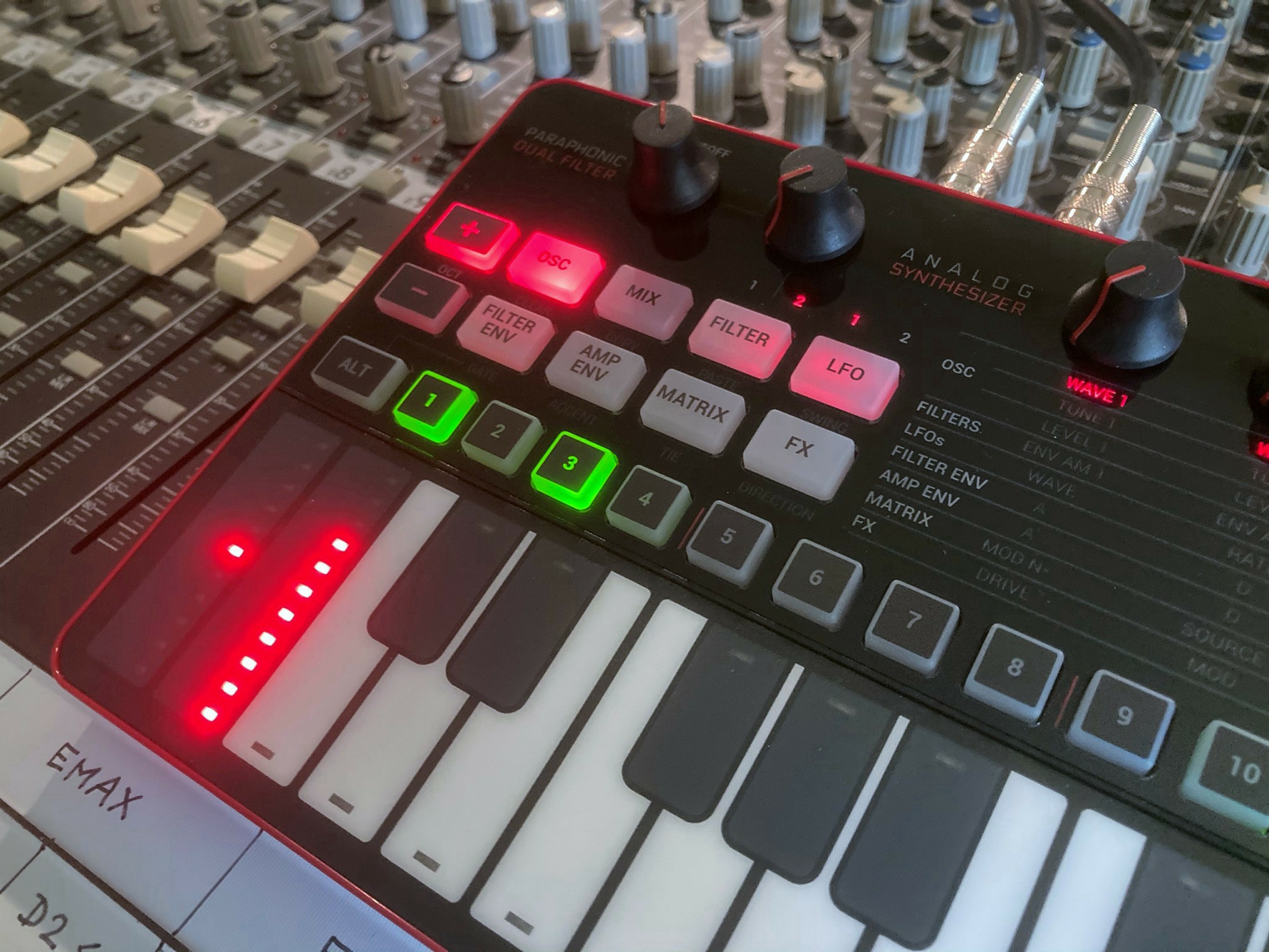 UNO Synth Pro_2tof Desk05.JPEG