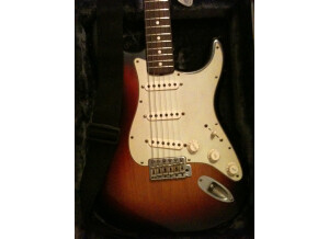 Fender [Road Worn Series] '60s Stratocaster - 3-Color Sunburst Rosewood
