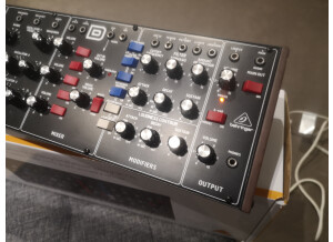 Behringer Model D (99439)