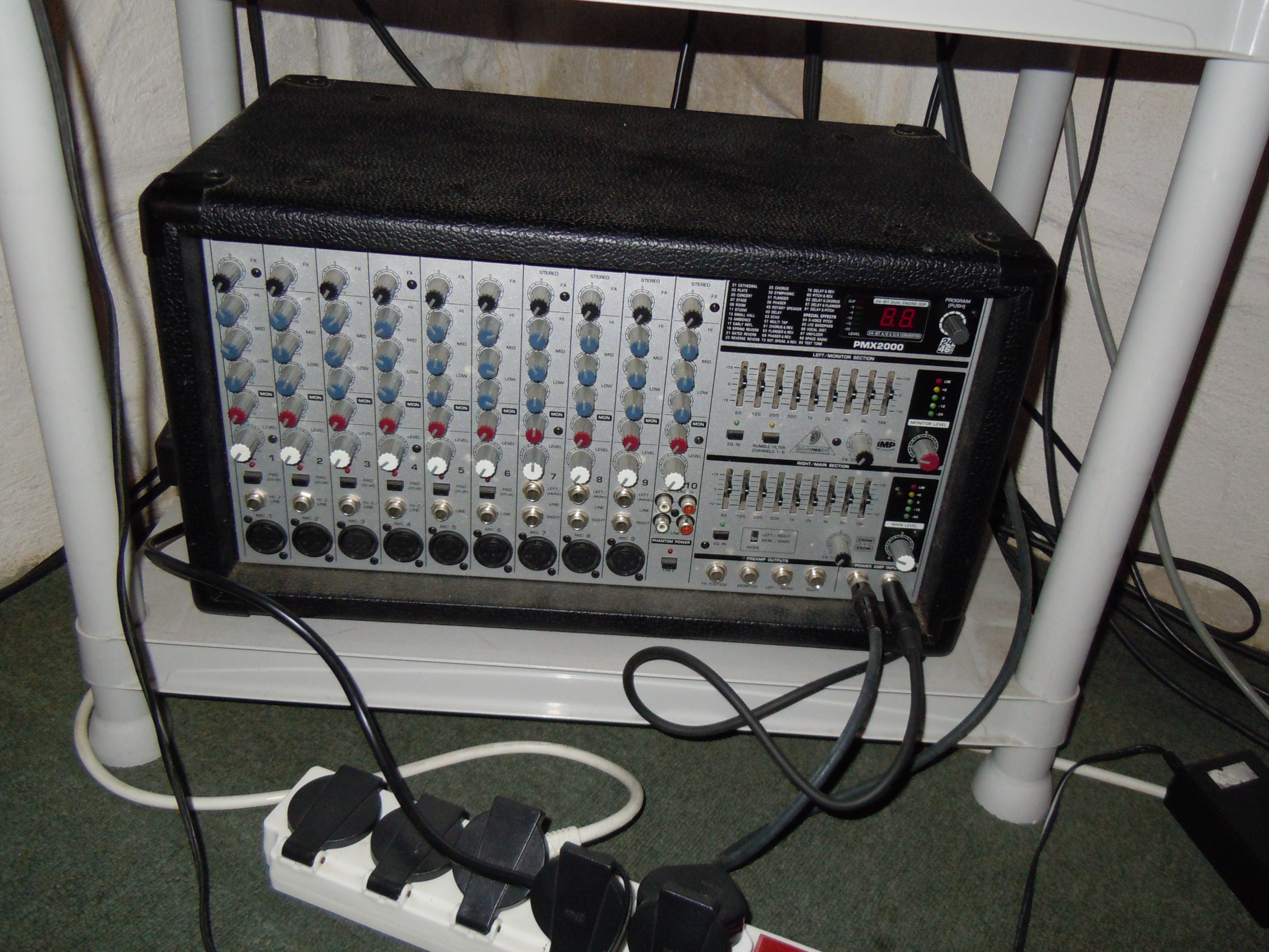 Pictures and images Behringer Europower PMX2000 - Audiofanzine Pictures and images Behringer Europower PMX2000 - Audiofanzine