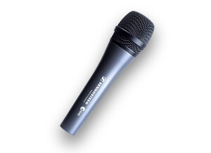 location-sennheiser-e840-microphone-main-dynamique