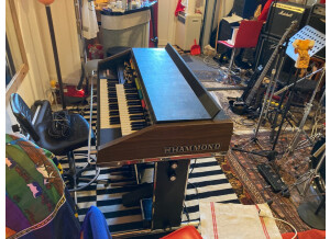 Hammond B200