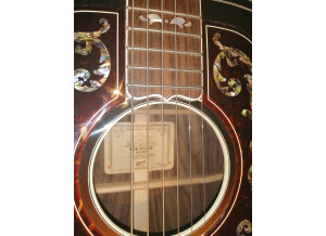 Gibson Bob Dylan SJ-200 Autographed Collector's Edition